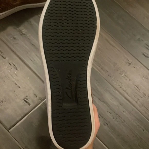 Clarks Cheetah Print Sneaker Size 6 1/2 women’s - Picture 2 of 5